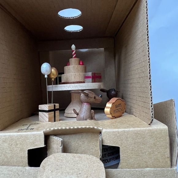 Wonderful Life Collectible Music Box Birthday Cake New in Opened box - Picture 7 of 8